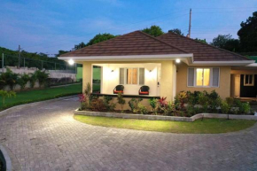 Lovely 3 Bedroom Vacay Home JA4
